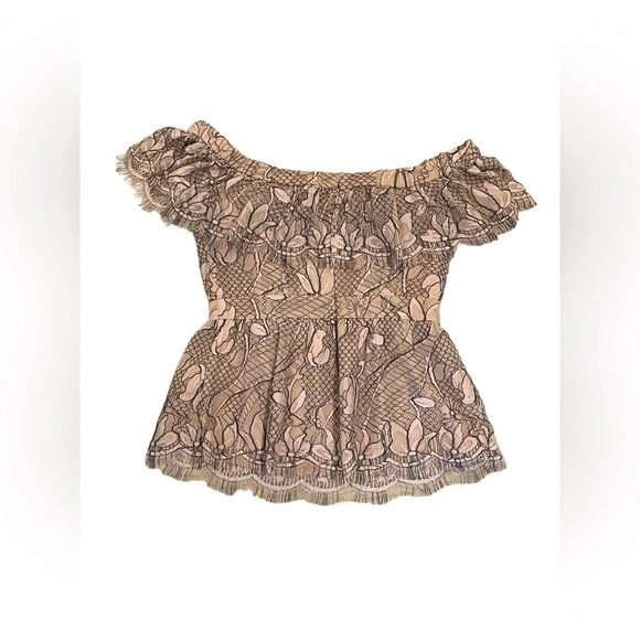 Wayf
Blush pink and black 
Lace top 
Size xs
Pit to pit 16” - Picture 1 of 5